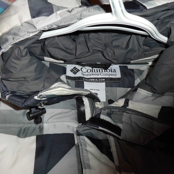 Columbia Monochrome Geometric Puffer Jacket - Picture 11 of 13